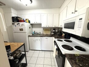 81 Green St, Unit 46 in Brookline, MA - Foto de edificio - Building Photo