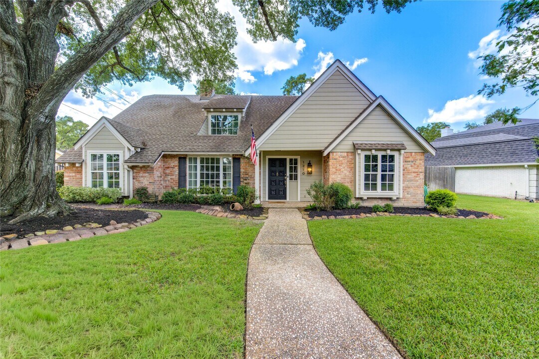 1210 Shannon Valley Dr in Houston, TX - Building Photo
