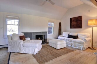 36 Oak Ln in Amagansett, NY - Building Photo - Building Photo