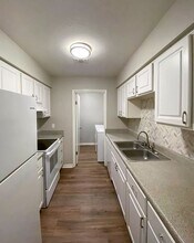 7420 SW 42nd Pl-Unit -Unit B in Gainesville, FL - Building Photo - Building Photo