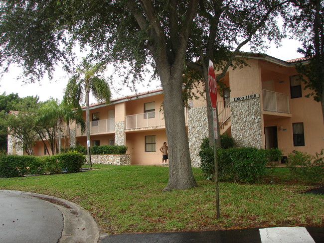 11600 NW 25th Ct in Coral Springs, FL - Building Photo - Building Photo