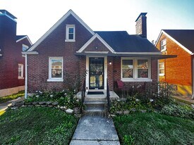 932 Hess Ln in Louisville, KY - Building Photo