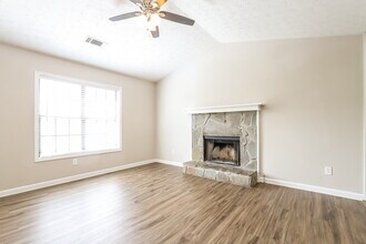 4272 Falcon Crest Dr in Flowery Branch, GA - Building Photo - Building Photo