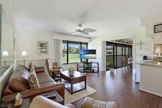 5905 Trailwinds Dr in Ft. Myers, FL - Building Photo - Building Photo