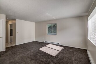 1008 Dutchman Dr, Unit 4 in Chippewa Falls, WI - Foto de edificio - Building Photo