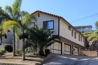 729 Windsor Ct in Vista, CA - Foto de edificio - Building Photo