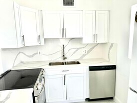 3080 Lake Osborne Dr in Lake Worth Beach, FL - Building Photo