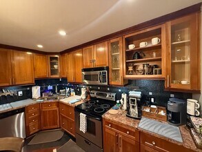 425 N Church St, Unit D in Charlotte, NC - Building Photo - Building Photo