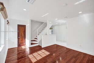 1512 Pennsylvania Ave, Unit 2C in Miami Beach, FL - Building Photo