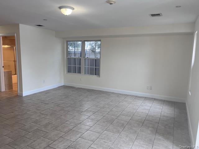 388 W Montauk Hwy in Lindenhurst, NY - Building Photo - Building Photo