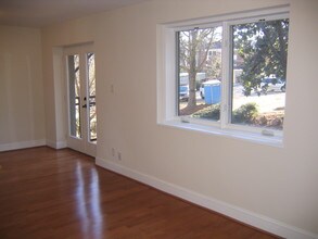 223 N Dotger Ave, Unit e4 in Charlotte, NC - Building Photo - Building Photo