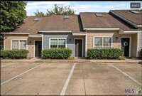 10513 N Oak Hills Pkwy in Baton Rouge, LA - Foto de edificio - Building Photo