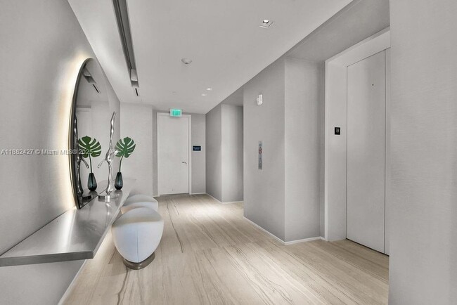 1000 Biscayne Blvd in Miami, FL - Foto de edificio - Building Photo