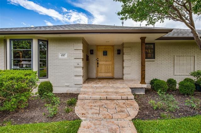 property at 4507 Willow Ln