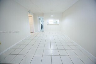 14920 SW 82nd Ln in Miami, FL - Building Photo