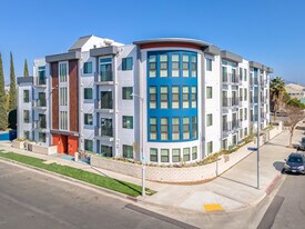 Soul NoHo Apartments in North Hollywood, CA - Building Photo