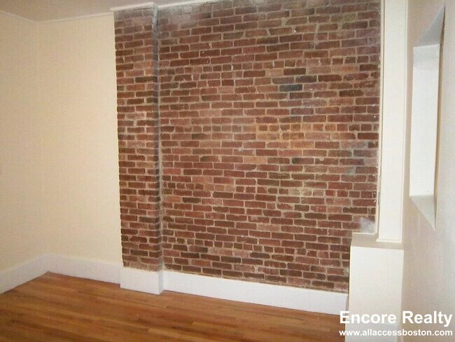 212 Hemenway St, Unit 1 in Boston, MA - Building Photo - Building Photo
