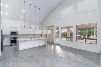 6739 E Gelding Dr in Scottsdale, AZ - Building Photo - Building Photo