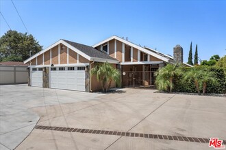 6443 Matilija Ave in Los Angeles, CA - Building Photo - Building Photo