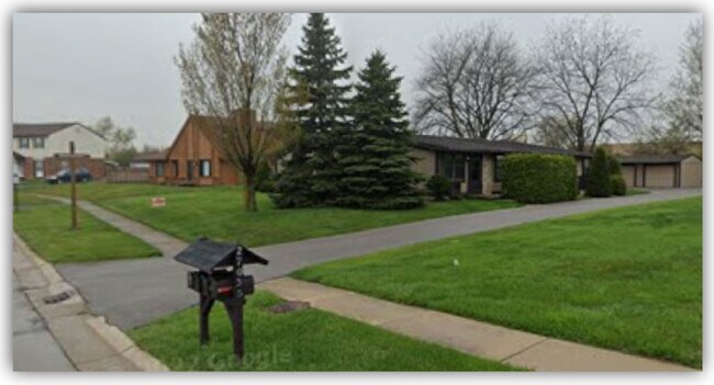 27035 Oakmead Dr in Perrysburg, OH - Building Photo - Building Photo