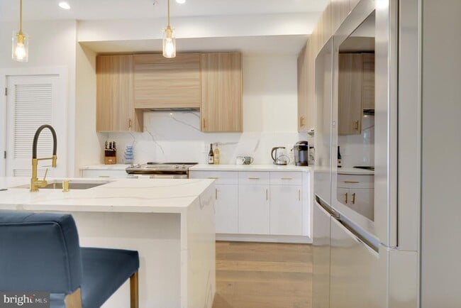 922 N 15th St in Philadelphia, PA - Building Photo - Building Photo
