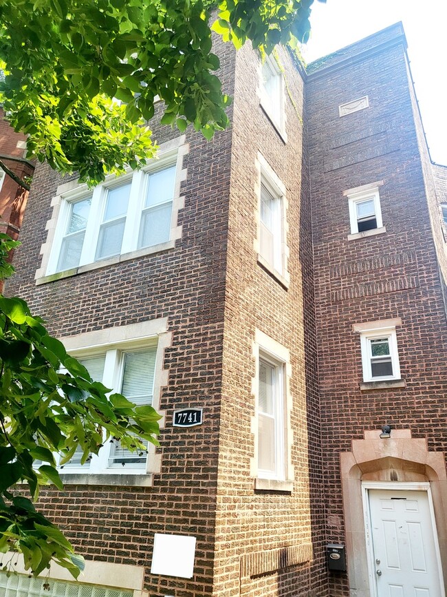 property at 7741 S Yates Blvd