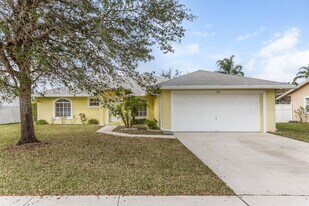 109 Almeria St in Royal Palm Beach, FL - Building Photo