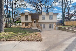 1304 Dupwe Dr in Jonesboro, AR - Building Photo