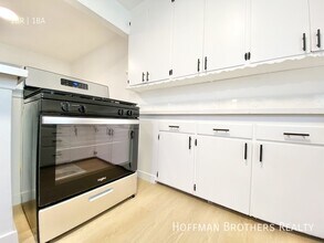 902 Alandele Ave in Los Angeles, CA - Building Photo - Building Photo