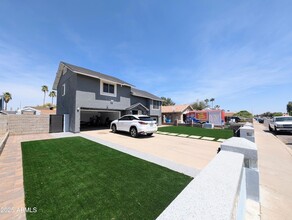 8914 W Encanto Blvd, Unit F13 in Phoenix, AZ - Foto de edificio - Building Photo