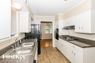 5176 Rolling Meadows Dr in Memphis, TN - Building Photo - Building Photo