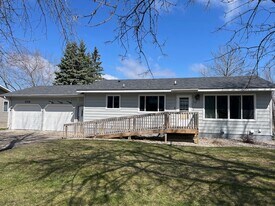 604 W Oak St, Unit B in Osakis, MN - Building Photo