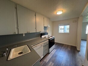 4718-4720 SW Luradel St in Portland, OR - Building Photo - Building Photo