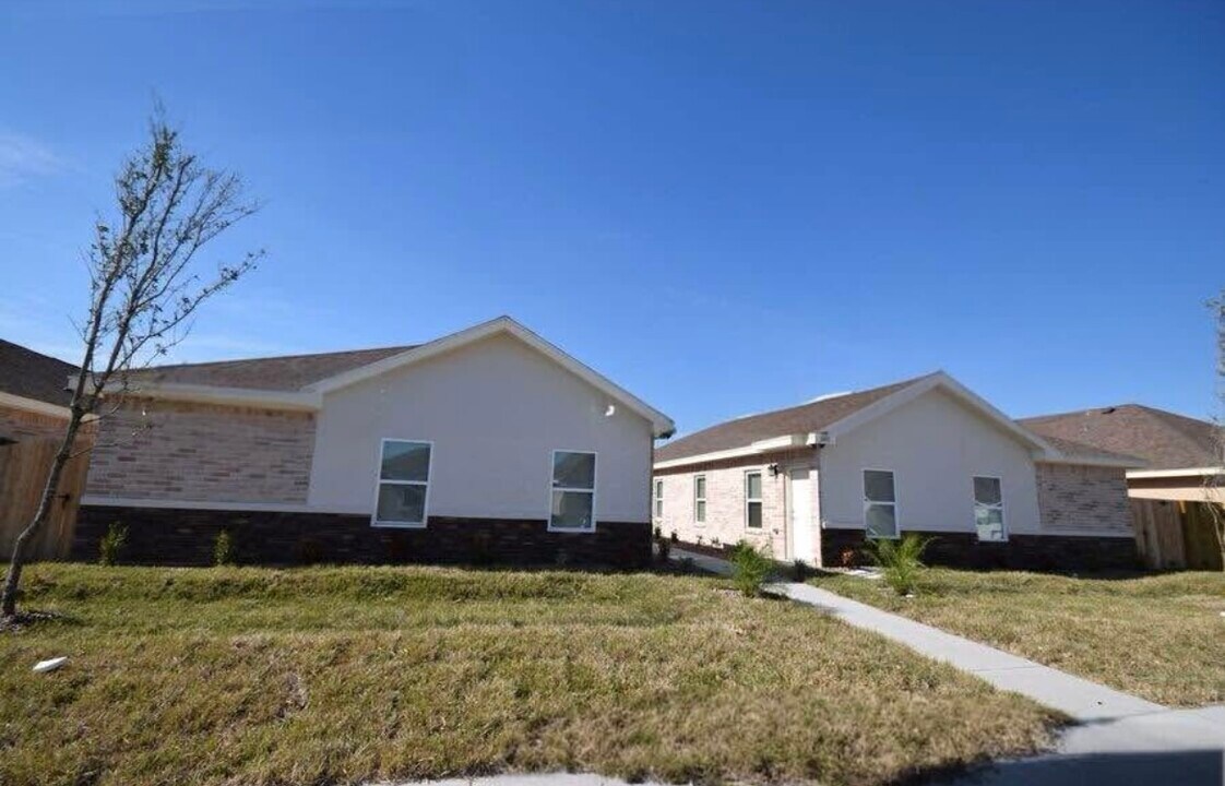 407 Teague Ave, Unit 1 in Edinburg, TX - Building Photo