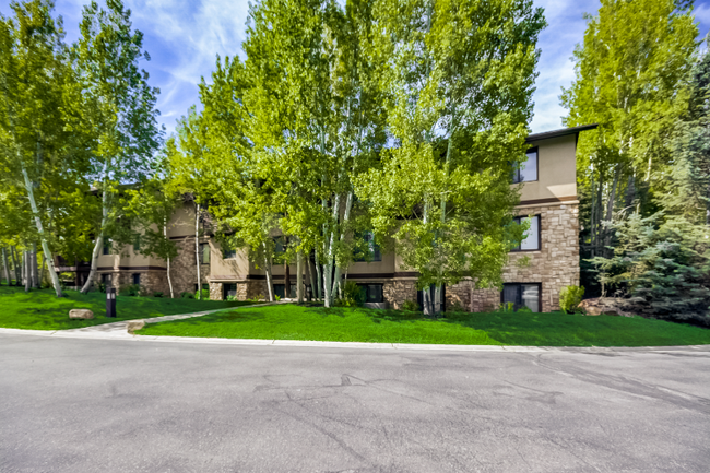 1600 Pinebrook Blvd in Park City, UT - Building Photo - Building Photo