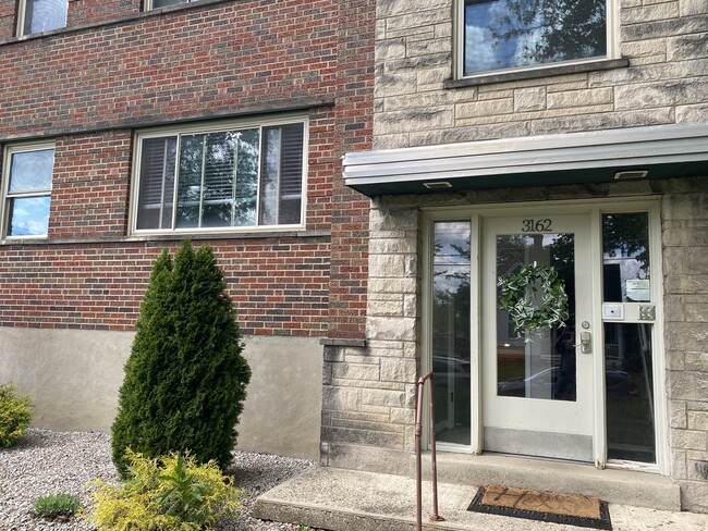 3162 Troy Ave, Unit 2 in Cincinnati, OH - Foto de edificio - Building Photo