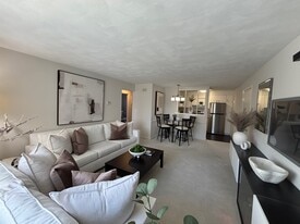 Sovereign & Saxony Apartments in Framingham, MA - Building Photo