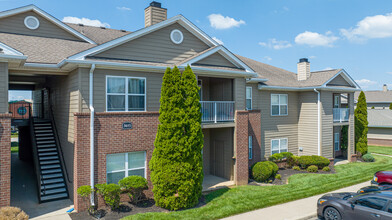 Villas Of Forest Springs in Louisville, KY - Foto de edificio - Building Photo