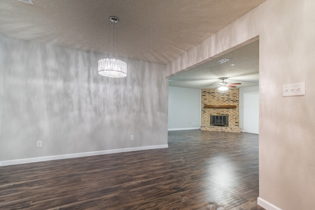 9715 Anderson Village Dr in Austin, TX - Building Photo