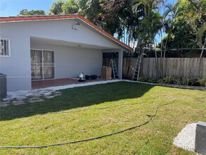 1645 SW 10th St in Miami, FL - Building Photo - Building Photo