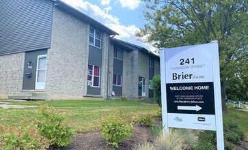Brier Park Townhomes in Brantford, ON - Building Photo - Building Photo