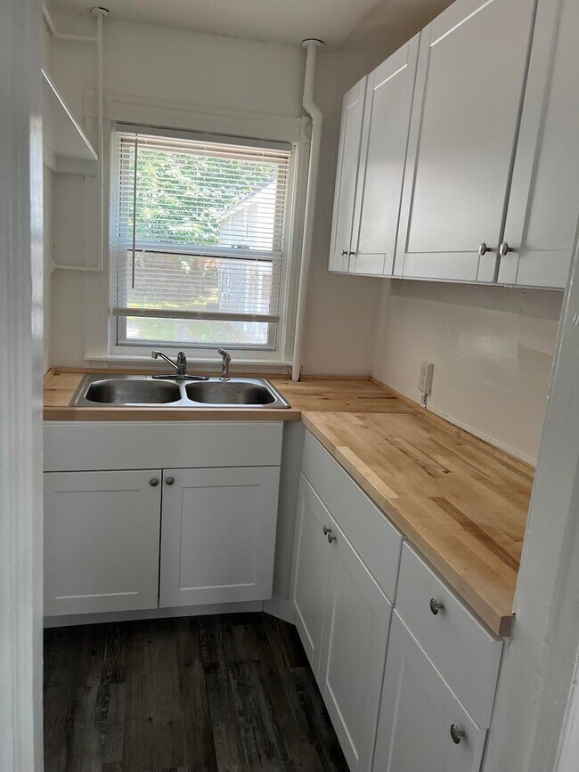 29 Newton Ave in Westerly, RI - Building Photo - Building Photo