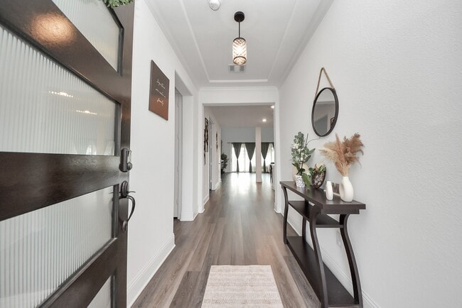 property at 10018 Knollwood Ln