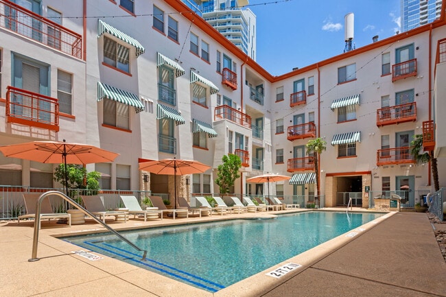 Elle West Ave in Austin, TX - Foto de edificio - Building Photo