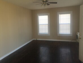 420 Moss St, Unit Apt A in Lake Charles, LA - Foto de edificio - Building Photo