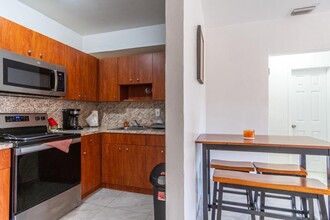 277 NW 48th St in Miami, FL - Building Photo - Building Photo