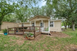 2520 Richmond St in Needville, TX - Building Photo - Building Photo