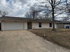 6737 S Louisville Ave in Tulsa, OK - Building Photo