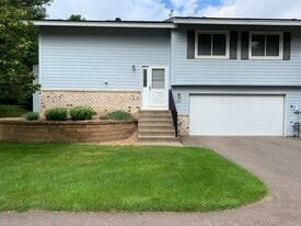 11101 Vessey Cir in Minneapolis, MN - Building Photo