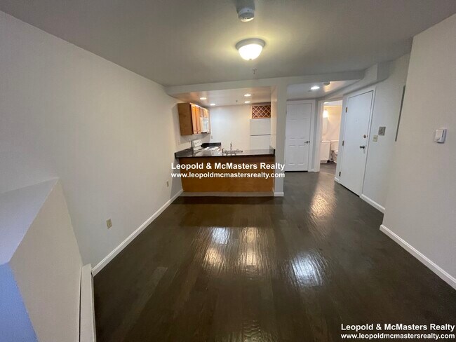 35 Queensberry St, Unit C